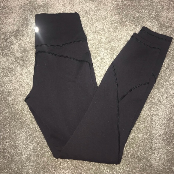 Lululemon in the movement leggings - Picture 2 of 3